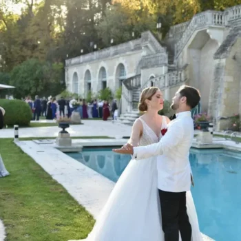 Danse de mariage au bord de la piscine Danse-de-mariage-au-bord-de-la-piscine