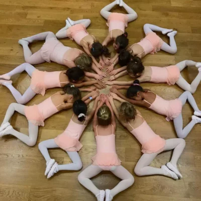 Ronde danseuses enfants